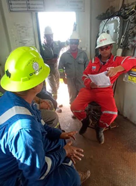 Reunión de seguridad en la cabina